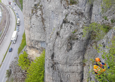 Felsräumungen und Kontrolle von Steinschlagschutznetzen