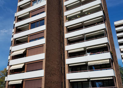 Montage Wasserleitung an zwei Hochhäusern im Alpenblick in Cham
