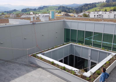 Reinigung Innenhof Pflegezentrum