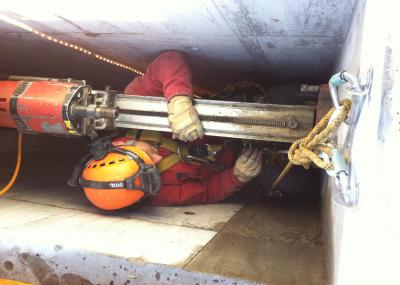 Kernbohrung an enger Stelle, Zugang mit Seilarbeit